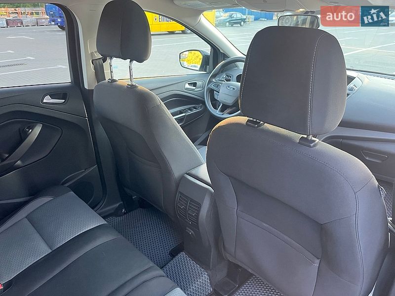 Фото Ford Escape з оголошення AUTO.RIA