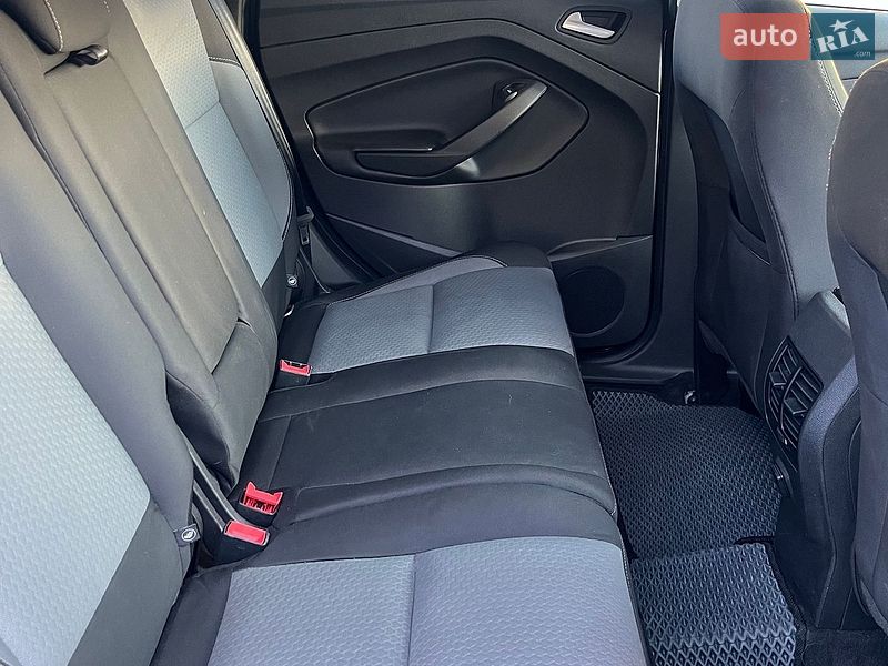 Фото Ford Escape з оголошення AUTO.RIA