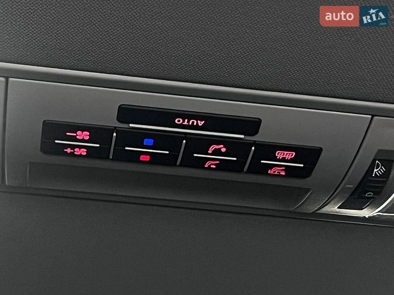 Фото Volkswagen Multivan з оголошення AUTO.RIA