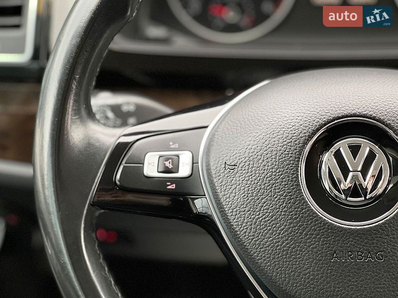 Фото Volkswagen Multivan з оголошення AUTO.RIA