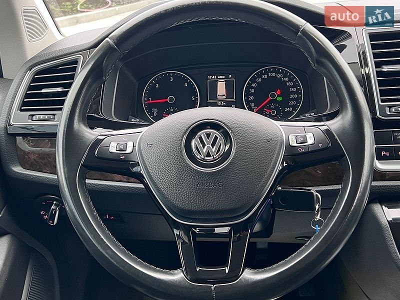 Фото Volkswagen Multivan з оголошення AUTO.RIA