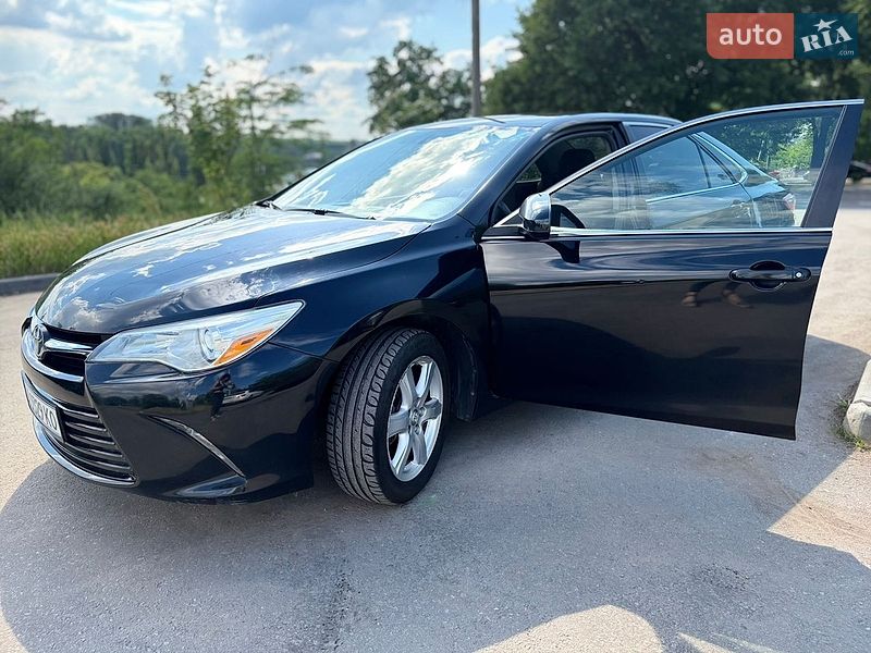 Фото Toyota Camry з оголошення AUTO.RIA