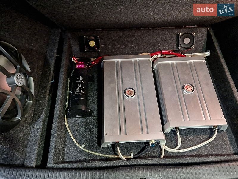 Фото Volkswagen Golf GTI з оголошення AUTO.RIA