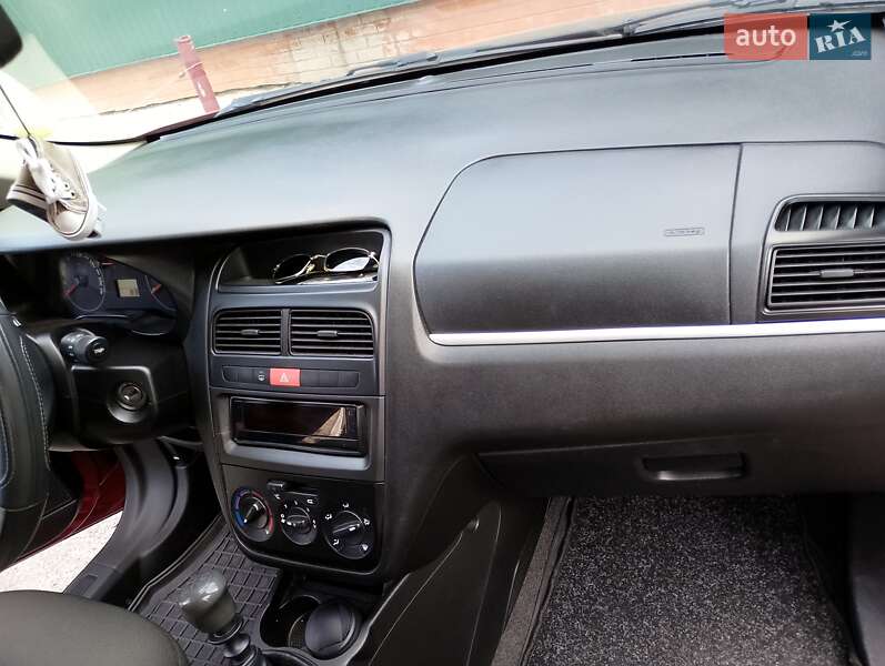 Фото Fiat Linea з оголошення AUTO.RIA