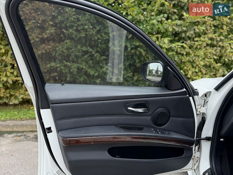 Фото BMW 3 Series з оголошення AUTO.RIA