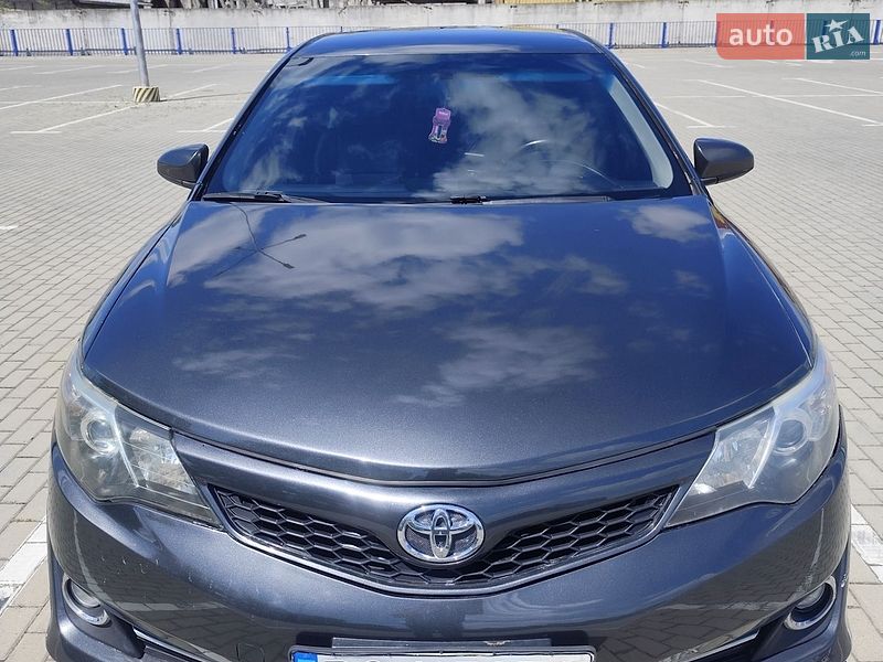 Фото Toyota Camry з оголошення AUTO.RIA