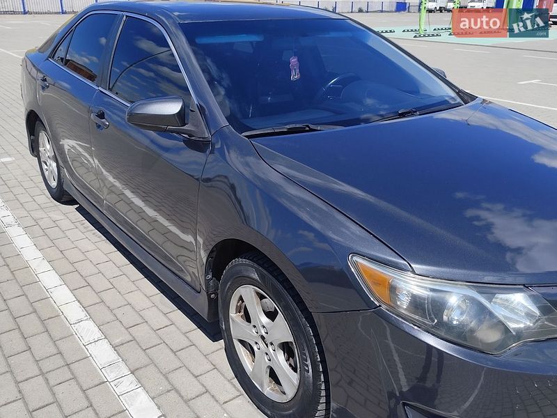 Фото Toyota Camry з оголошення AUTO.RIA