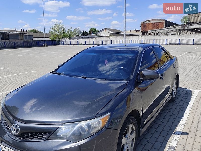 Фото Toyota Camry з оголошення AUTO.RIA