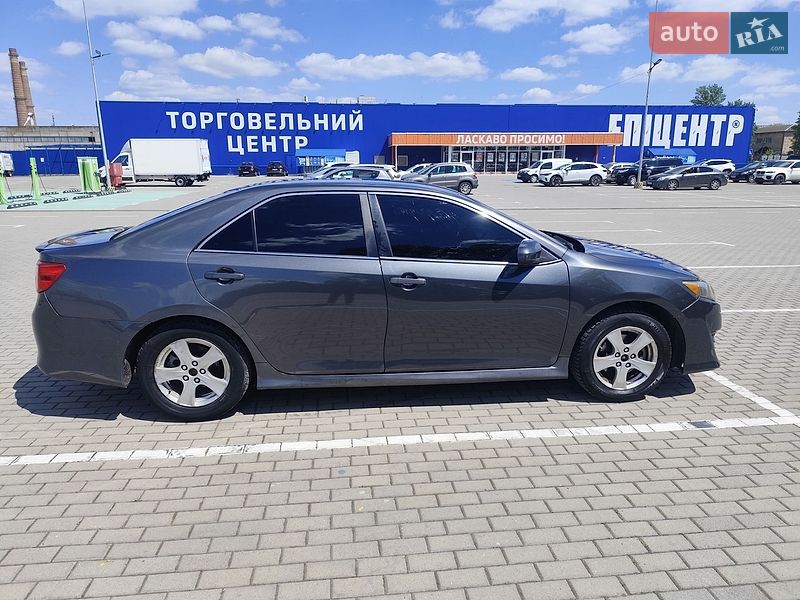 Фото Toyota Camry з оголошення AUTO.RIA