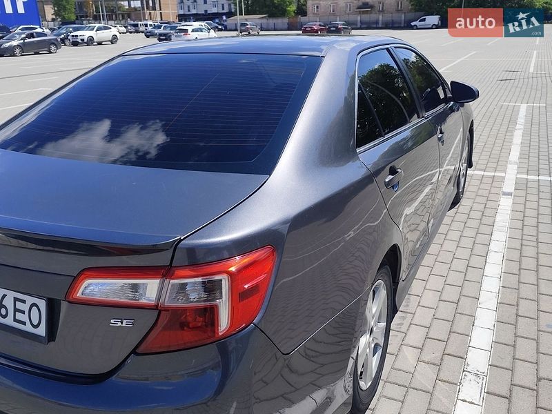 Фото Toyota Camry з оголошення AUTO.RIA