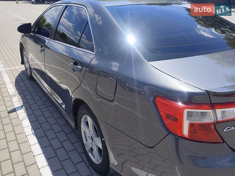Фото Toyota Camry з оголошення AUTO.RIA