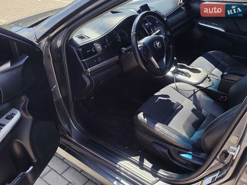 Фото Toyota Camry з оголошення AUTO.RIA