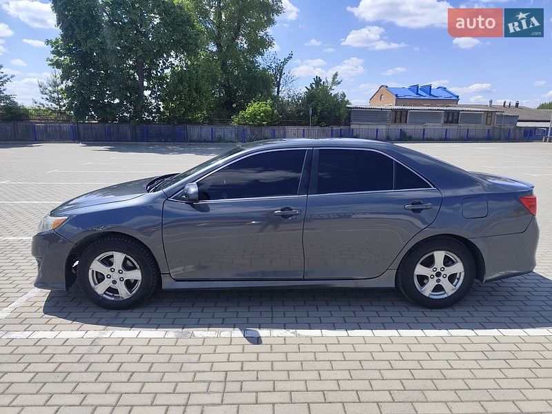 Фото Toyota Camry з оголошення AUTO.RIA