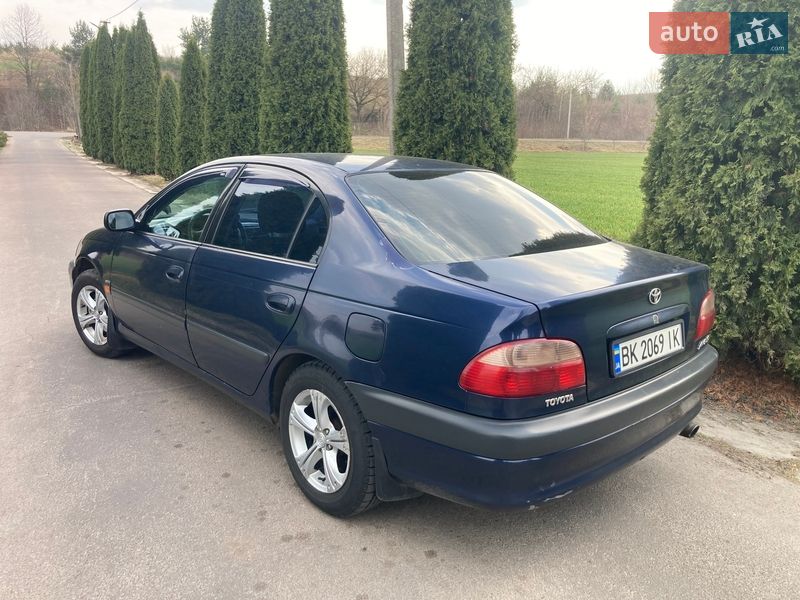 Фото Toyota Avensis з оголошення AUTO.RIA