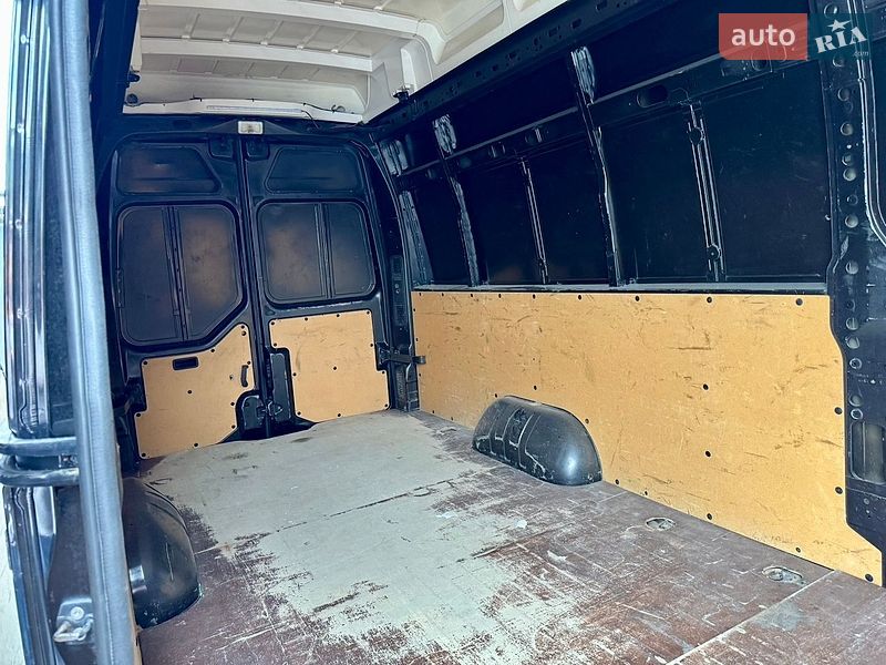 Фото Renault Master з оголошення AUTO.RIA