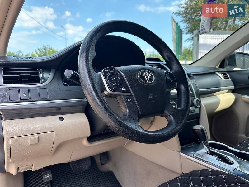 Фото Toyota Camry з оголошення AUTO.RIA