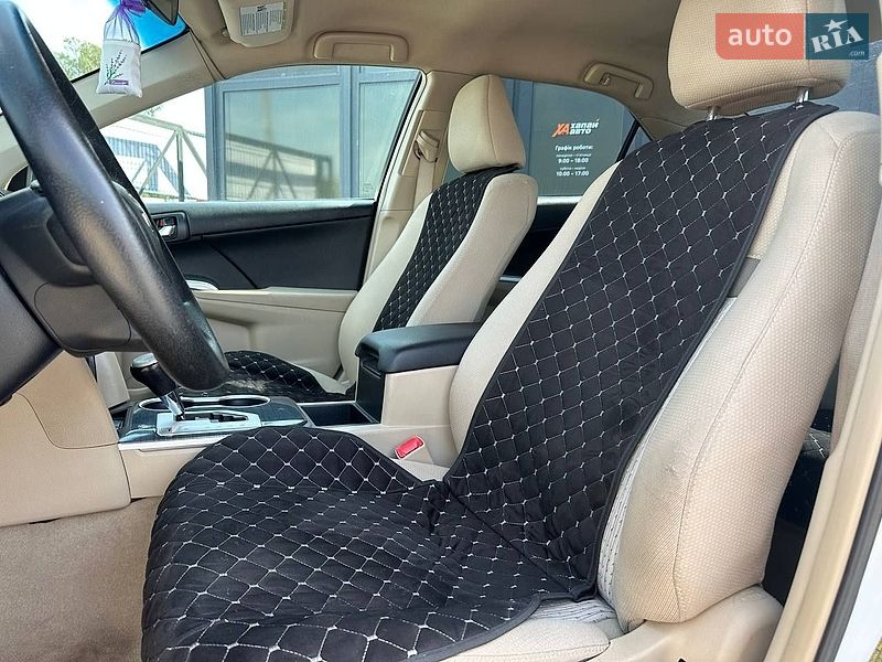Фото Toyota Camry з оголошення AUTO.RIA