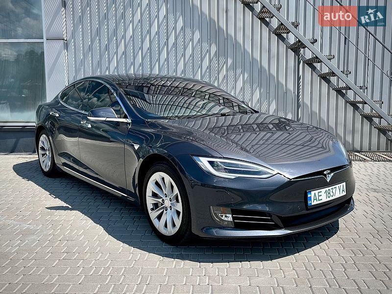 Фото Tesla Model S з оголошення AUTO.RIA