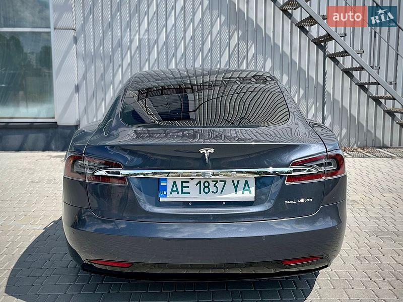 Фото Tesla Model S з оголошення AUTO.RIA