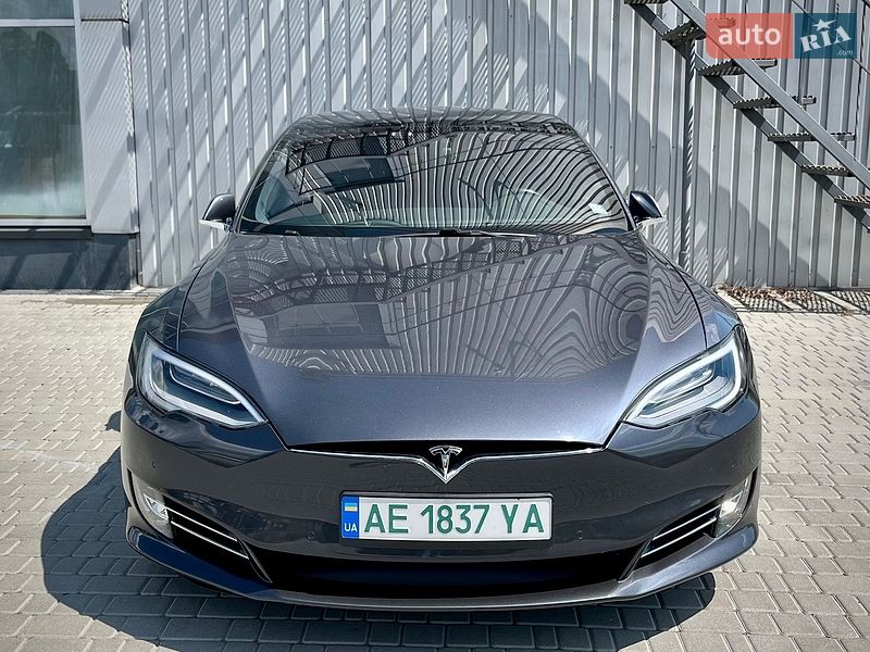 Фото Tesla Model S з оголошення AUTO.RIA