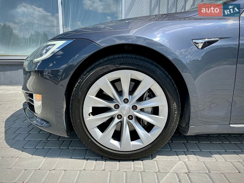 Фото Tesla Model S з оголошення AUTO.RIA
