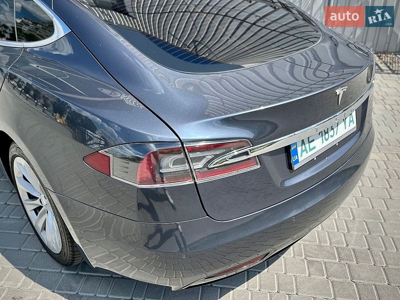Фото Tesla Model S з оголошення AUTO.RIA