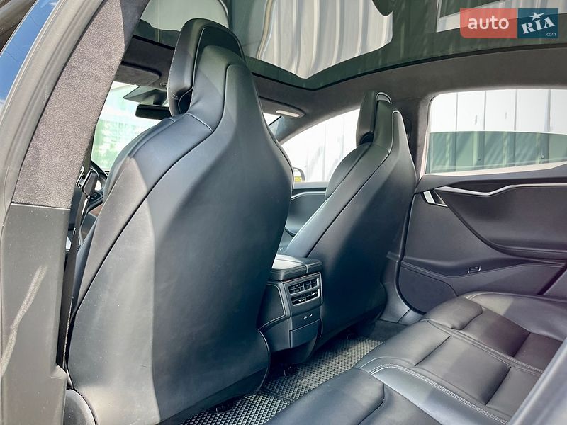 Фото Tesla Model S з оголошення AUTO.RIA