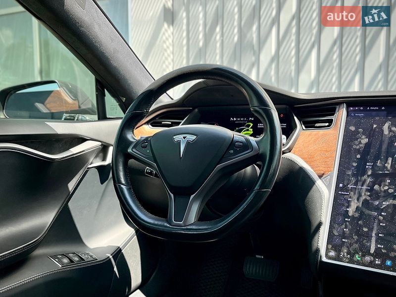 Фото Tesla Model S з оголошення AUTO.RIA
