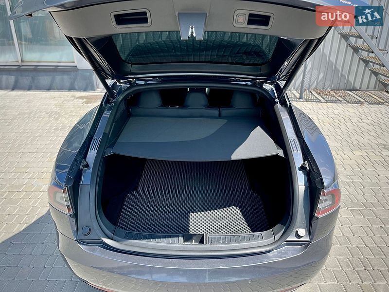 Фото Tesla Model S з оголошення AUTO.RIA