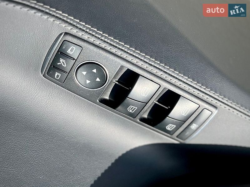 Фото Tesla Model S з оголошення AUTO.RIA