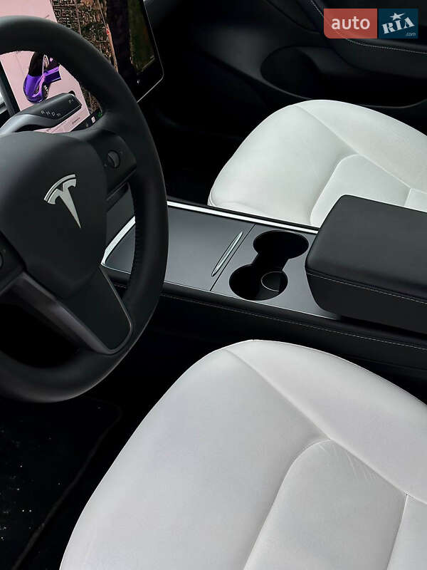Фото Tesla Model 3 з оголошення AUTO.RIA