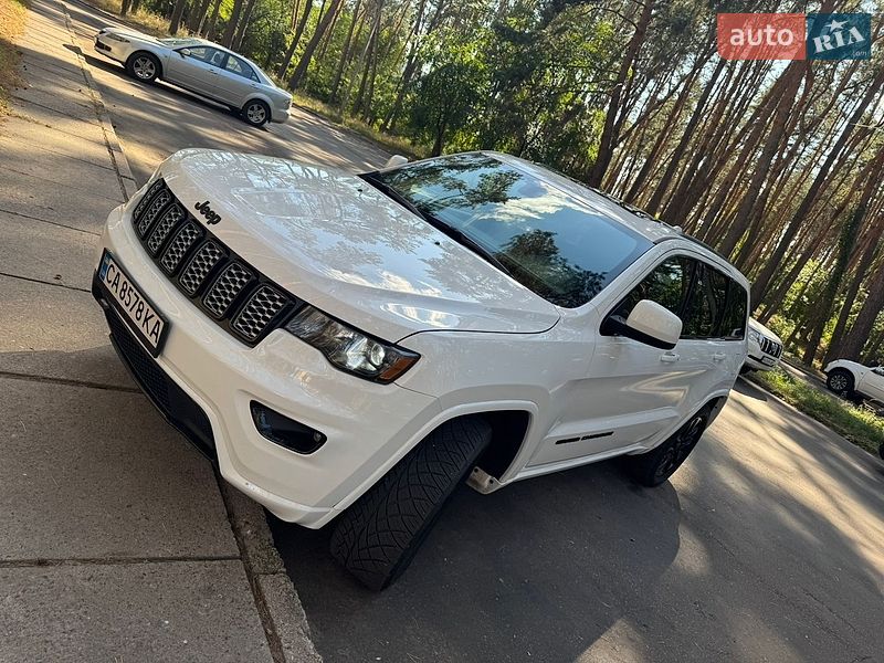 Фото Jeep Grand Cherokee з оголошення AUTO.RIA