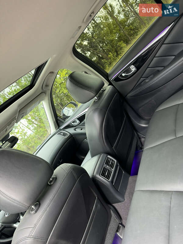 Фото Infiniti Q50 з оголошення AUTO.RIA