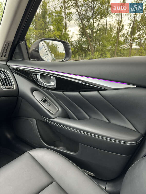 Фото Infiniti Q50 з оголошення AUTO.RIA