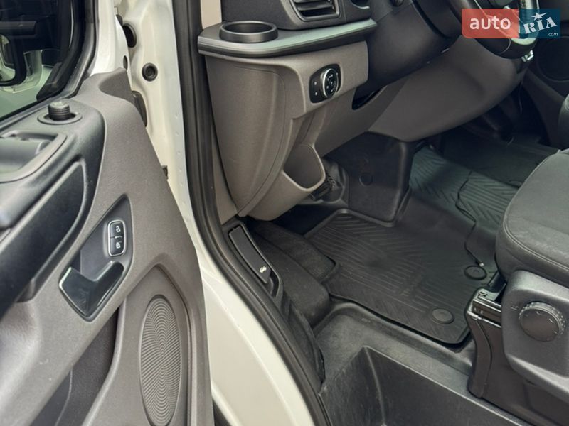 Фото Ford Transit Custom з оголошення AUTO.RIA