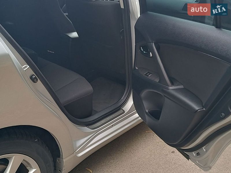 Фото Toyota Avensis з оголошення AUTO.RIA