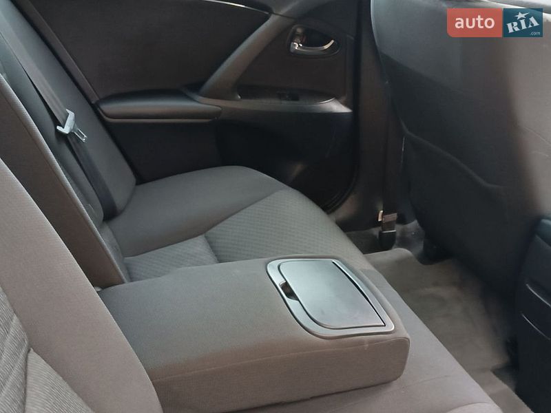 Фото Toyota Avensis з оголошення AUTO.RIA