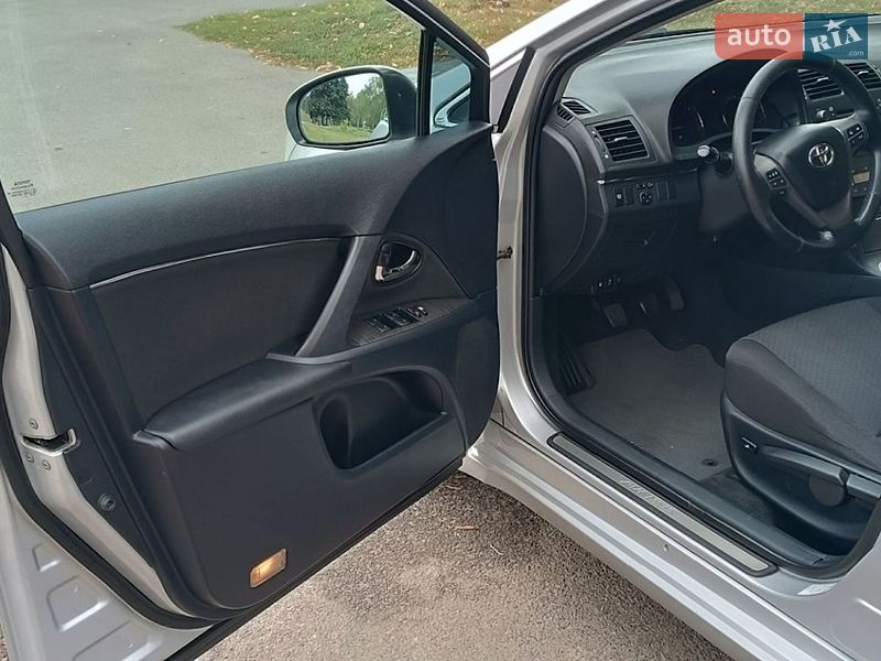Фото Toyota Avensis з оголошення AUTO.RIA