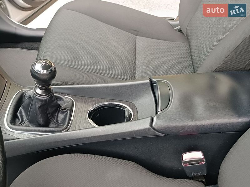 Фото Toyota Avensis з оголошення AUTO.RIA