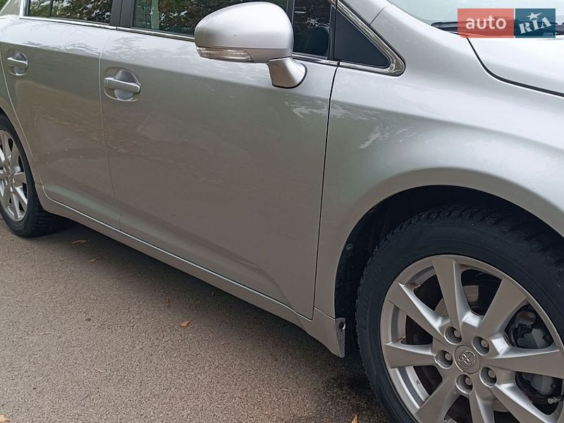 Фото Toyota Avensis з оголошення AUTO.RIA