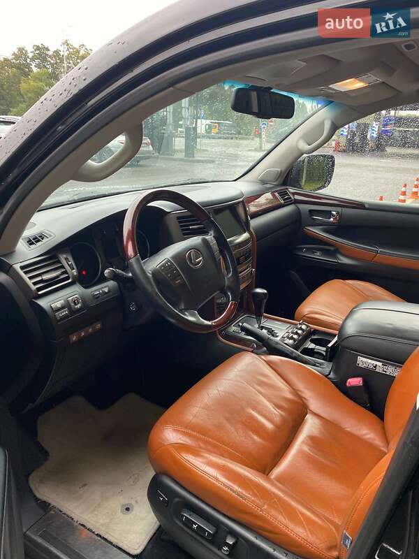 Фото Lexus LX з оголошення AUTO.RIA