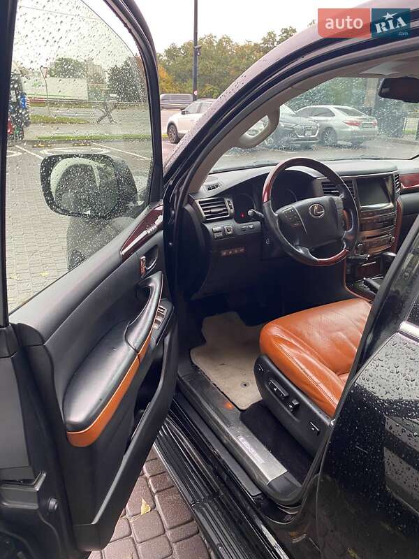 Фото Lexus LX з оголошення AUTO.RIA