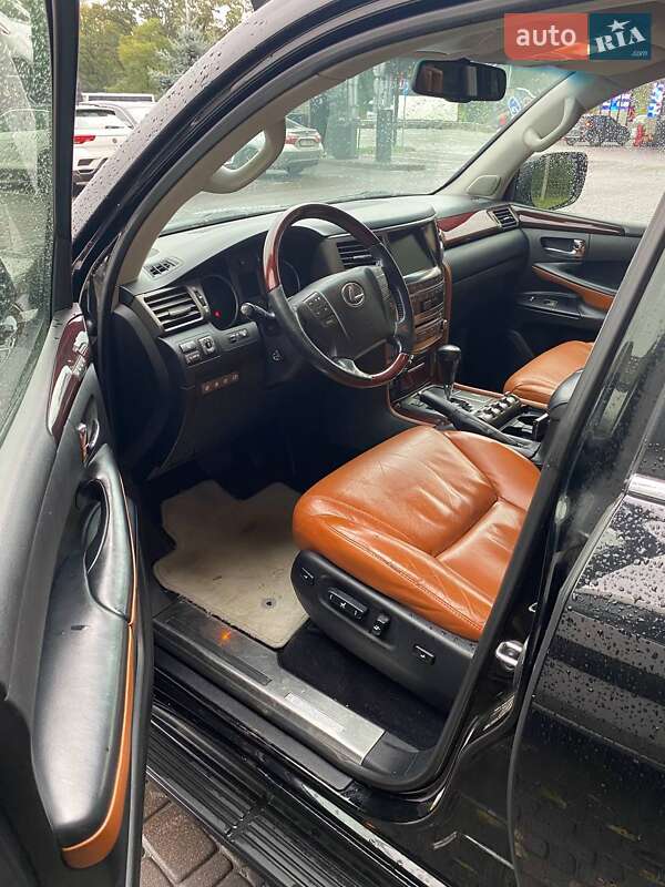 Фото Lexus LX з оголошення AUTO.RIA