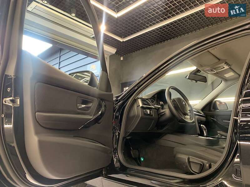 Фото BMW 3 Series з оголошення AUTO.RIA