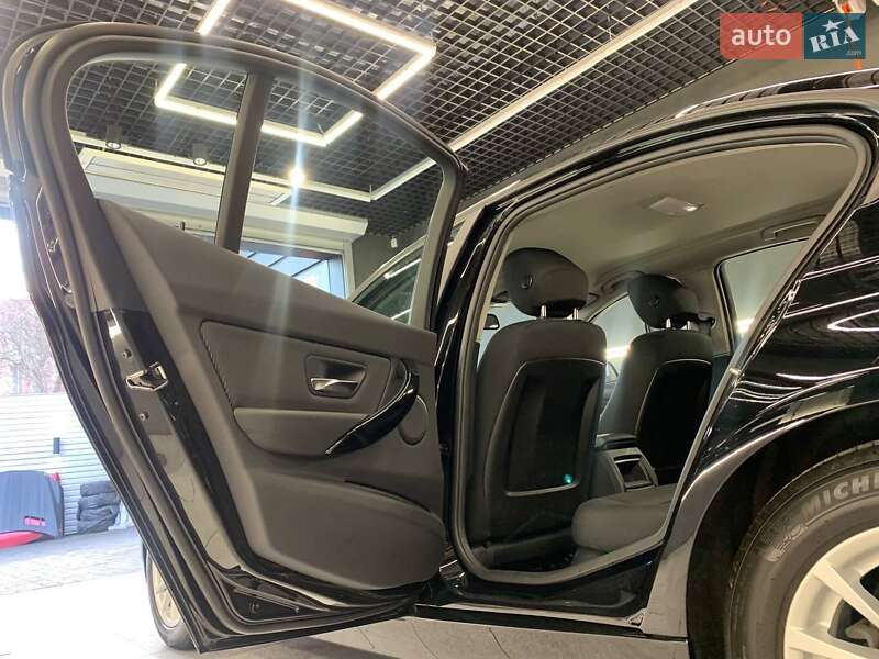 Фото BMW 3 Series з оголошення AUTO.RIA