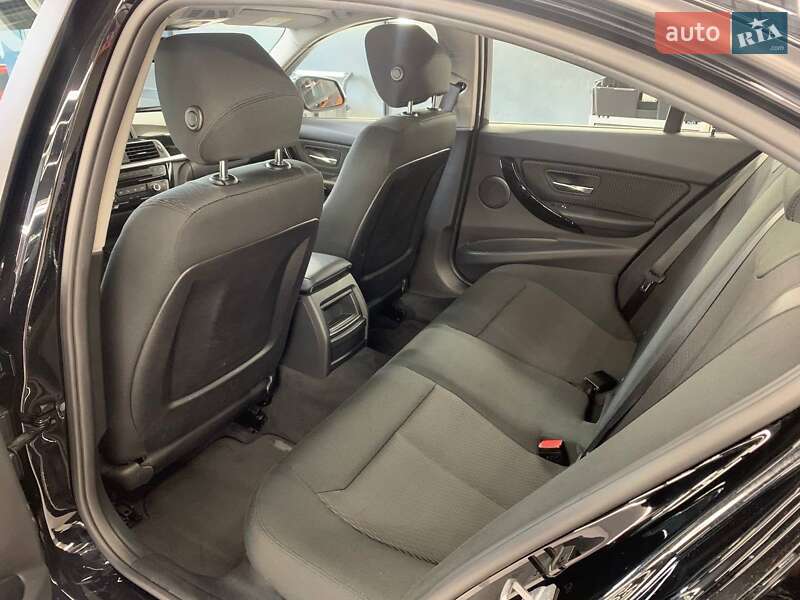Фото BMW 3 Series з оголошення AUTO.RIA