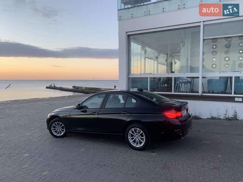 Фото BMW 3 Series з оголошення AUTO.RIA