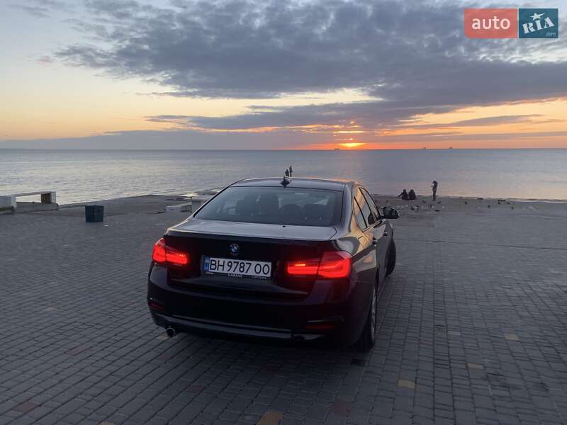 Фото BMW 3 Series з оголошення AUTO.RIA