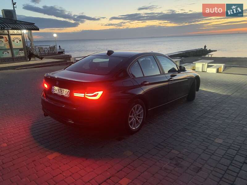 Фото BMW 3 Series з оголошення AUTO.RIA