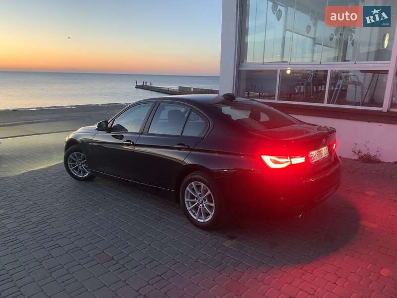 Фото BMW 3 Series з оголошення AUTO.RIA